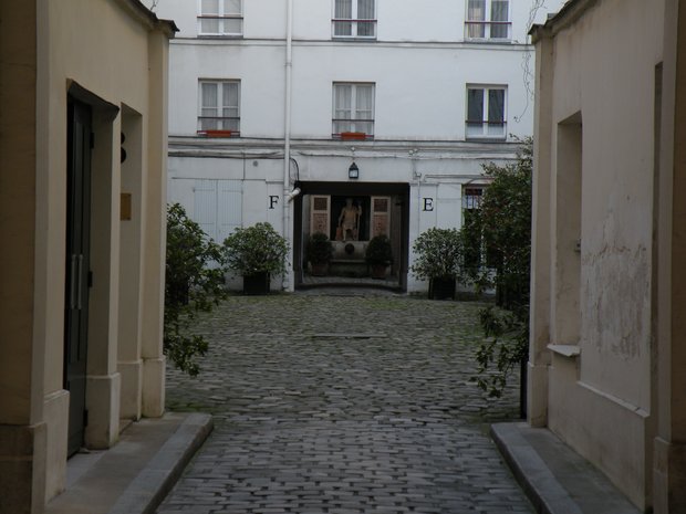  vieille cour pavée, 86, rue du Cherche-Midi